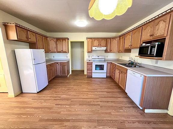 3rd image of 121 E Main St