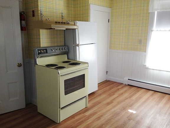 Stove & Refrigerator