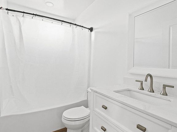 5th image of 525 W 8th St #60561000