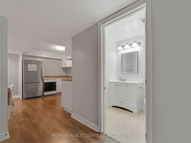 28 Manzanita Cres #BASEMENT — Photo 18