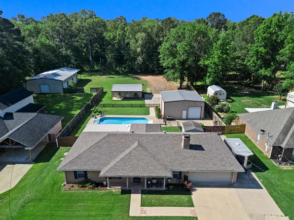 1230 San Salvador Dr, Longview, TX 75602