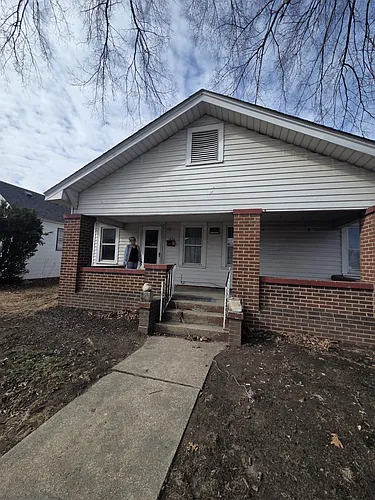 1834 Woodlawn Ave Photo 1