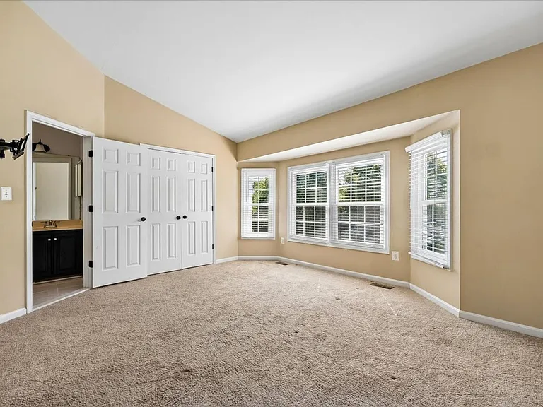 6630 Commodore Ct — Photo 15