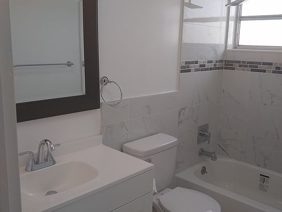 4th image of 1351 NE 191st St #420