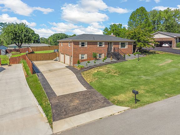 4th image of 125 Donna Dr