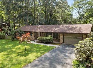 10 Rugby Knoll Dr, Hendersonville, NC 28791