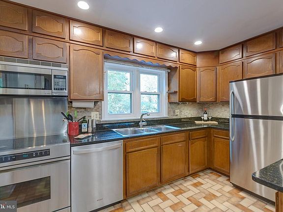 5th image of 3304 Clearwood Ct