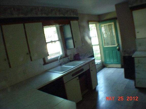 4th image of 1326 S Sherwood Dr