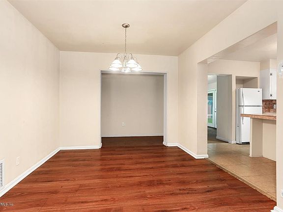 4th image of 5433 Allamanda Dr