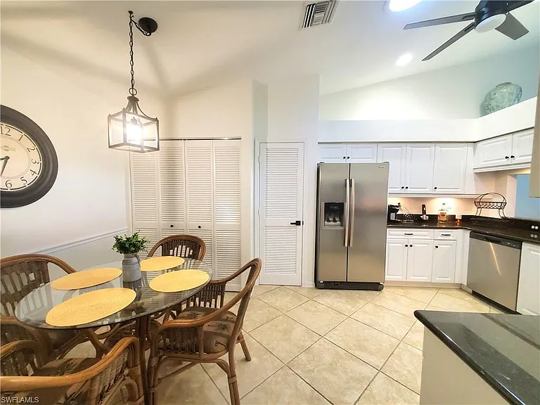 992 Marblehead Dr — Photo 4