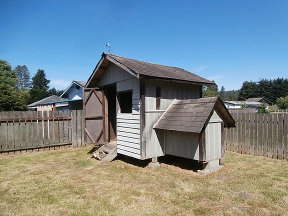 5th image of 514 Brown St SE