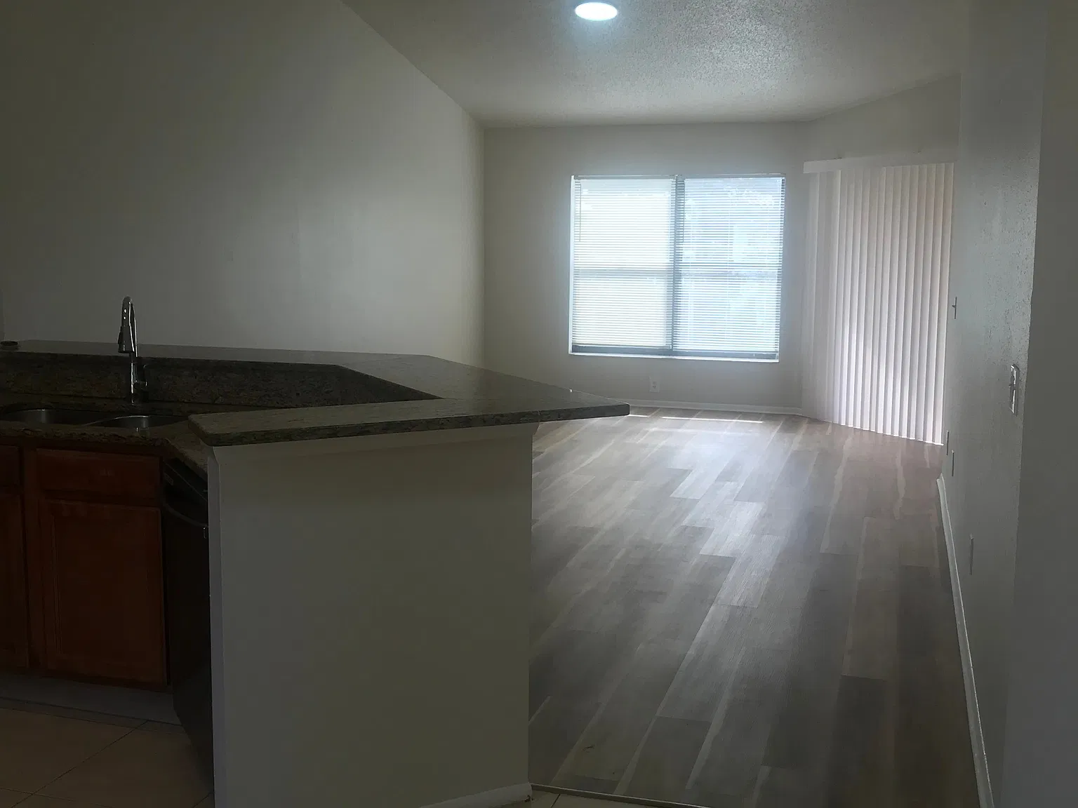 2 bed, 1075 sqft, $1,950 — Photo 4