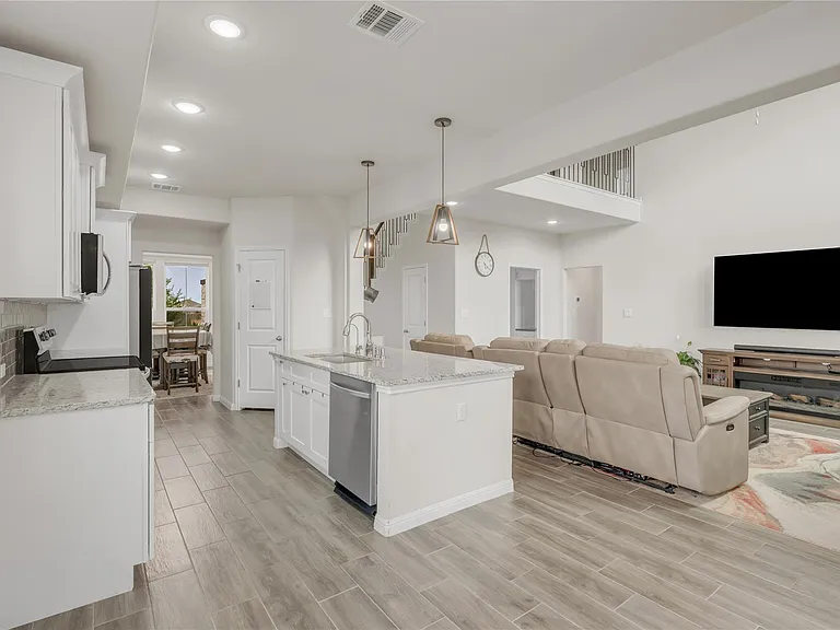 223 Balsam St — Photo 8