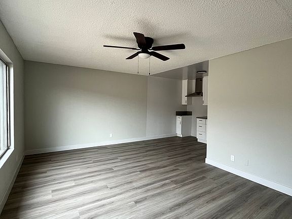 3rd image of 1201 W 39th Pl APT 203