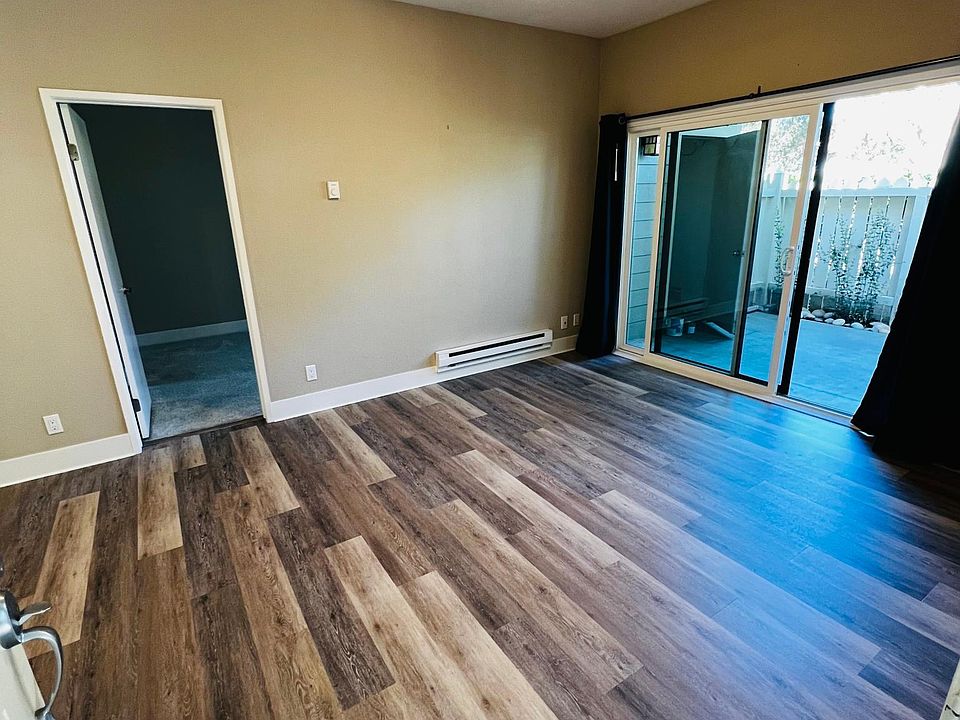 1st image of 215 Shoreline Ct