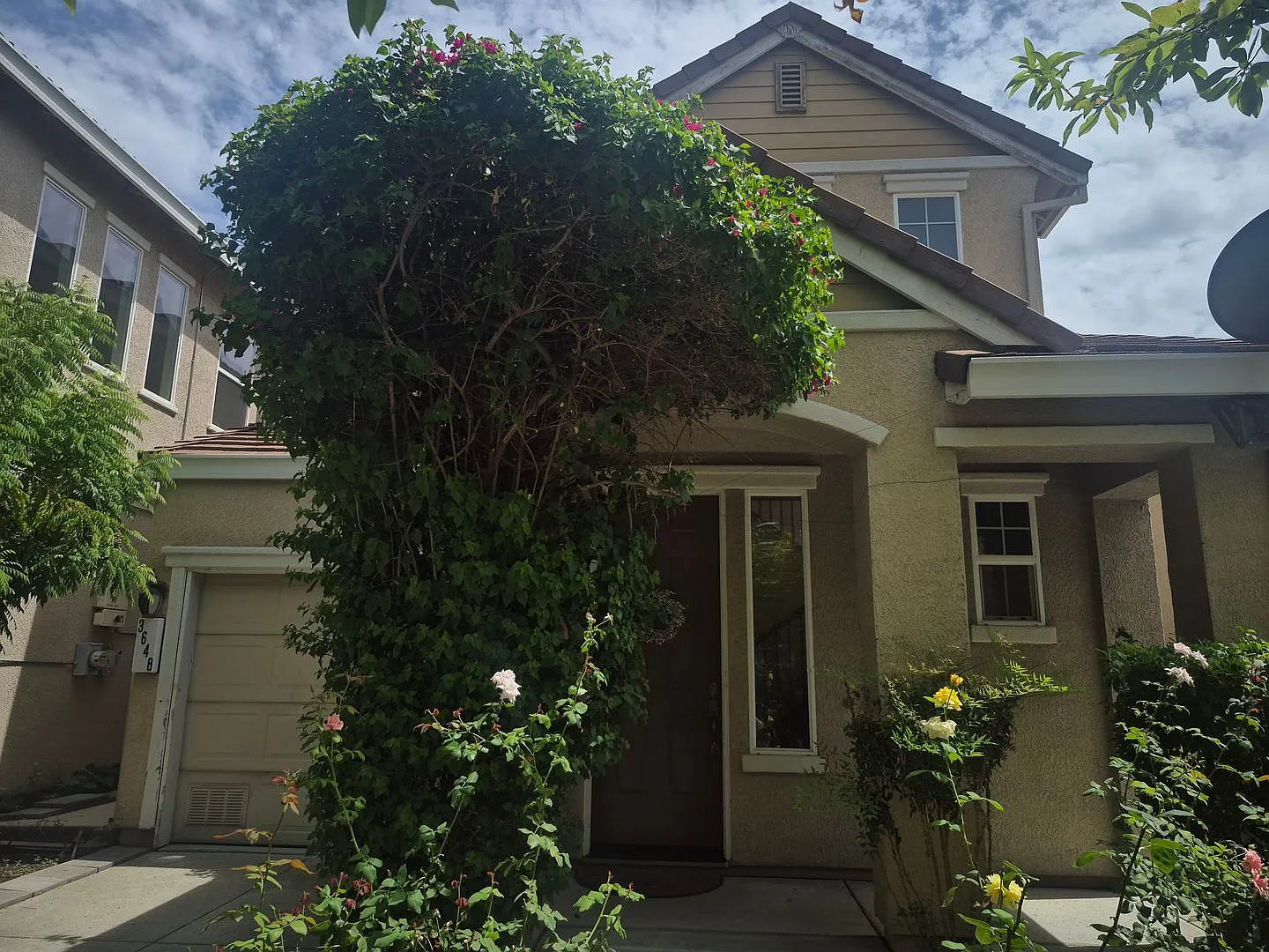 Adorable 3 bedroom 2.5 bath home — Photo 2