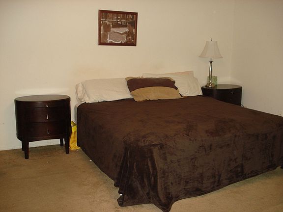 Master Bedroom/Full Bath/Walk in Closet/2 Extra Closets