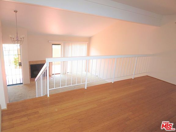 5th image of 18409 Collins St Unit A