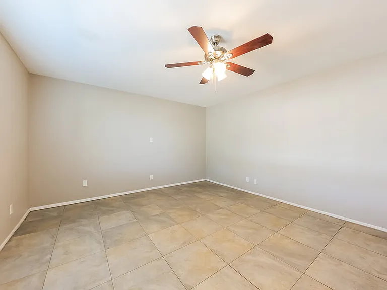 14009 N 42nd Dr — Photo 3