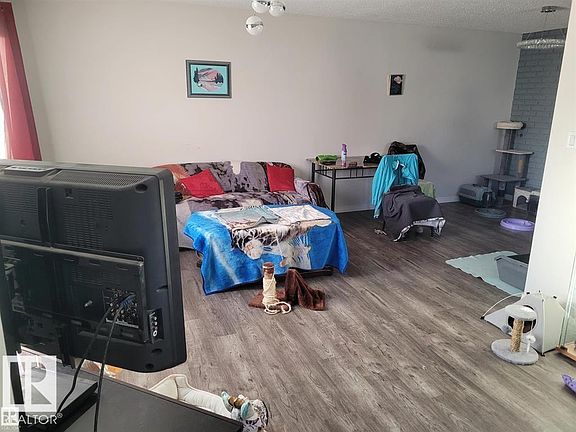 3rd image of 11616 152nd Ave NW