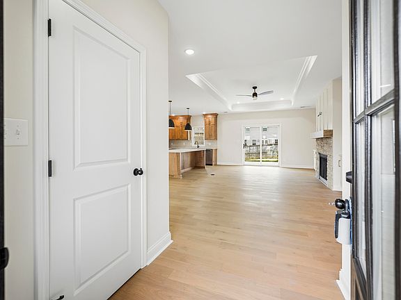 5th image of 304 Circle Pointe Dr