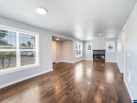 4th image of 415-1 2nd St S #11