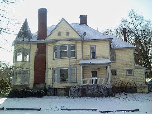 2nd image of 230 S Broadway APT 5