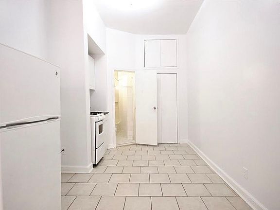 4th image of 238 W 56th St APT 36