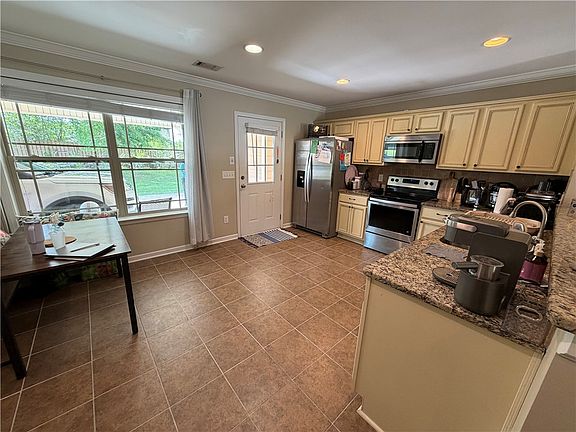 2nd image of 851 Berkshire Ct