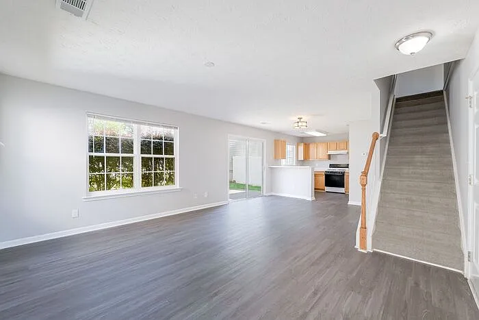 641 W Oaks Dr — Photo 7