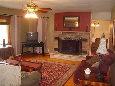 3rd image of 105 W Dudley Ave