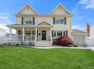 47 Syosset Circle, Syosset, NY 11791
