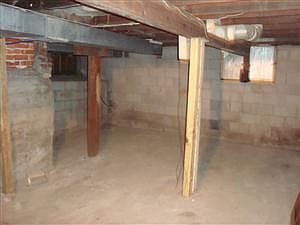 3rd image of 4911 Euclid Ave
