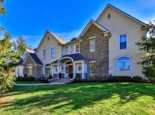 8475 Indian Hill Rd, Cincinnati, OH 45243