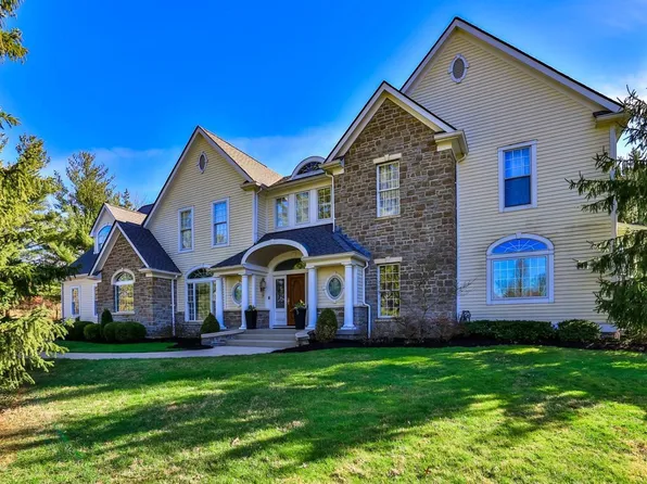 8475 Indian Hill Rd, Cincinnati, OH 45243
