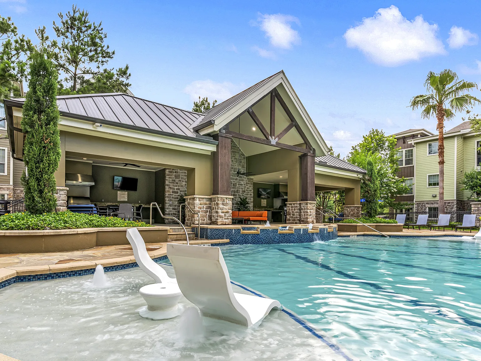The Woodlands Lodge — Photo 3