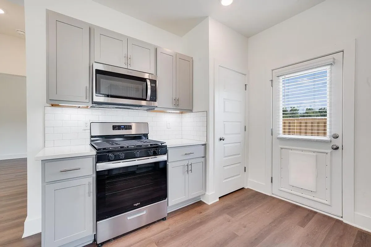 Building Photo - 147 Hampton Cir