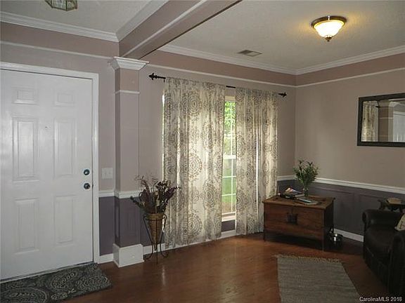 3rd image of 132 Aylesbury Ln