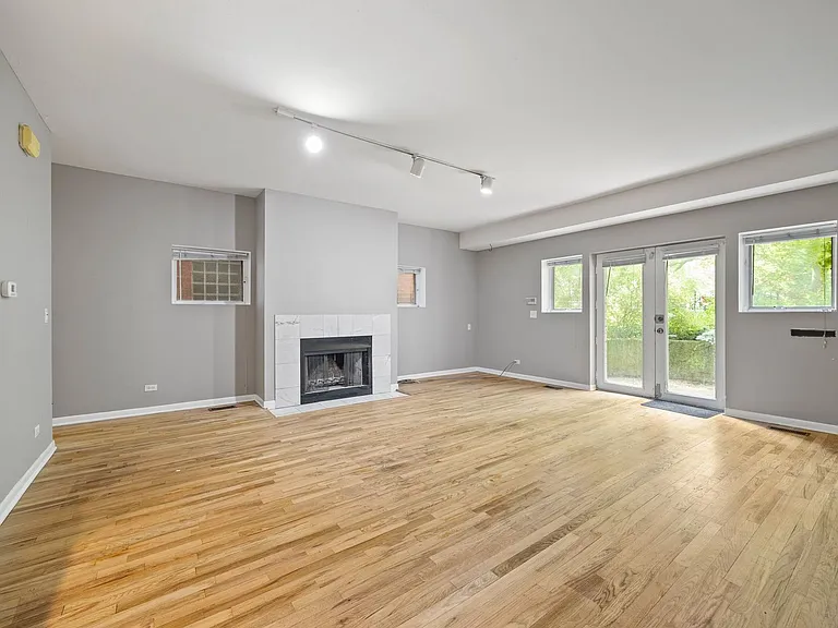730 W Schubert Ave #G — Photo 3