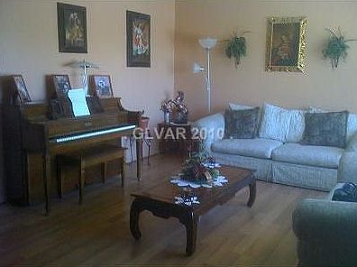3rd image of 4551 Swandale Ave