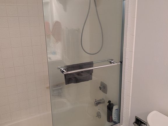 4th image of 831 Taylor Way