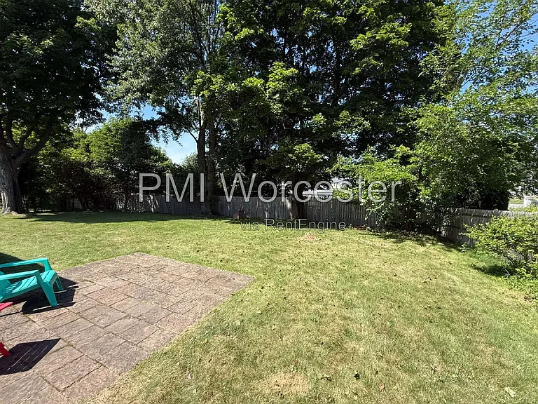 122 Crescent St — Photo 2