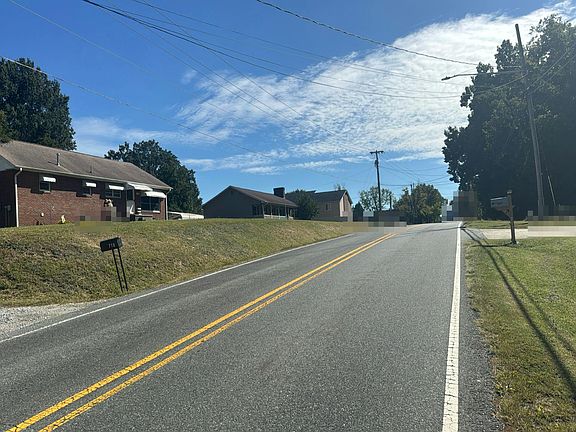 4th image of 715 Baker Rd