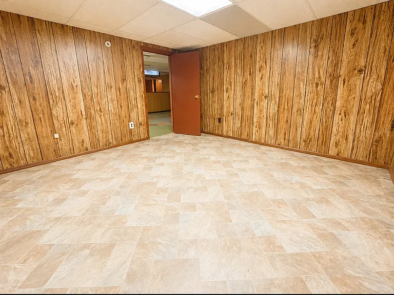 9297 Hartwell St — Photo 31