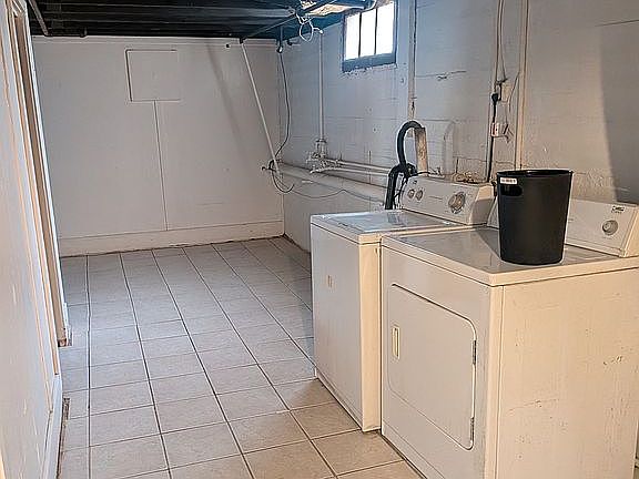 5th image of 504 Garnet St
