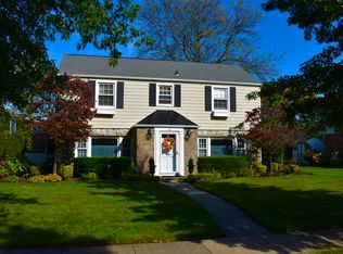 61 Wright Rd, Rockville Centre, NY 11570