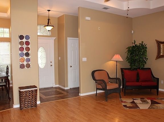 3rd image of 913 N Mark Cir