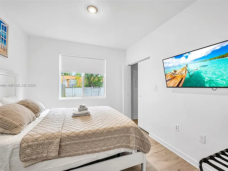 170 NE 158th St #2 — Photo 49
