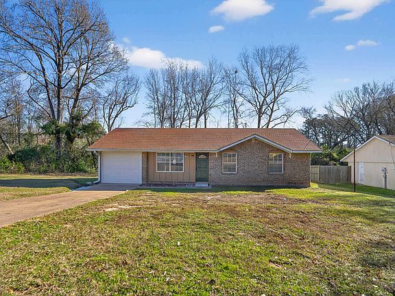 4th image of 734 Pinkerton Dr