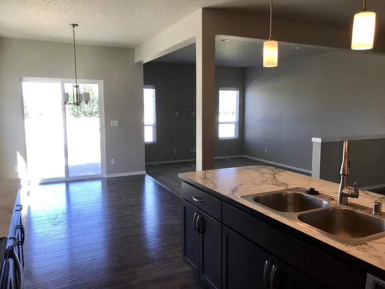 2060 N Oakland St — Photo 9